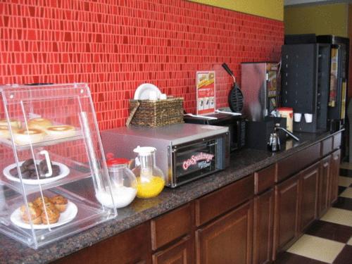 Imagen general del Hotel Town House Inn and Suites. Foto 3