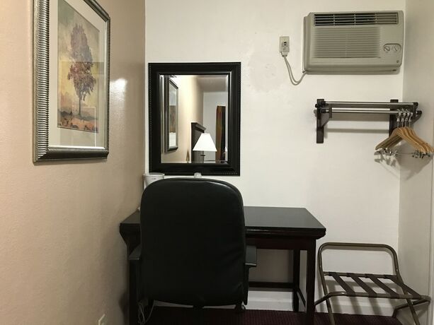 Imagen general del Hotel Town House Motel, Weed. Foto 5