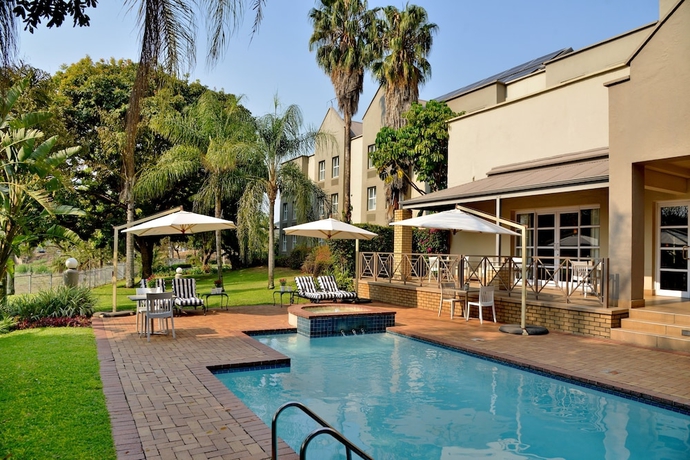 Imagen de la piscina del Hotel Town Lodge Mbombela. Foto 16