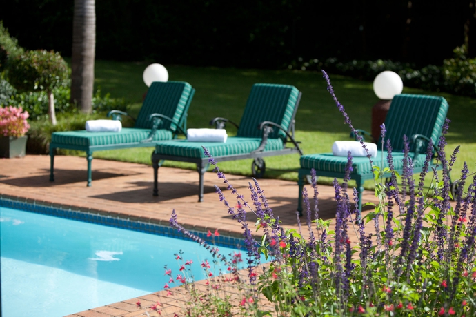 Imagen de la piscina del Hotel Town Lodge Menlo Park. Foto 10