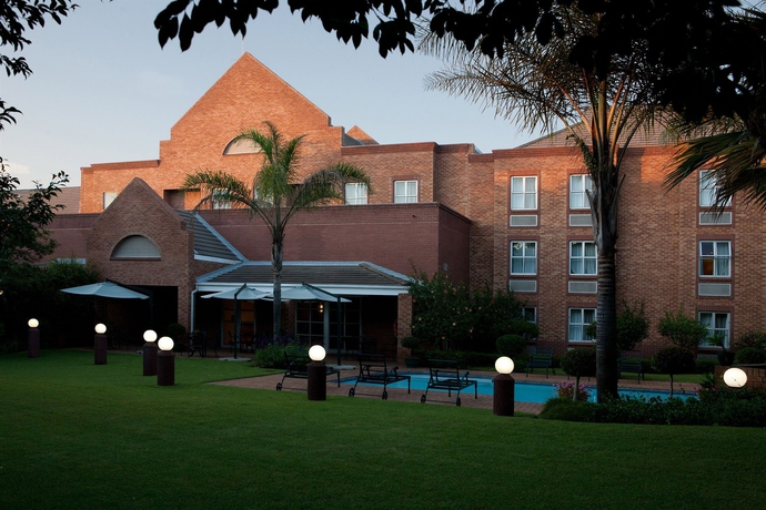 Imagen de los exteriores del Hotel Town Lodge Menlo Park. Foto 8