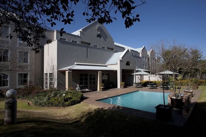Imagen de la piscina del Hotel Town Lodge Waterfall, Midrand. Foto 14