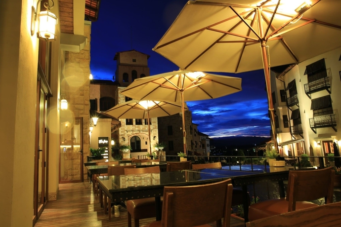 Imagen del bar/restaurante del Hotel Town Square Suites By Toscana Valley. Foto 8