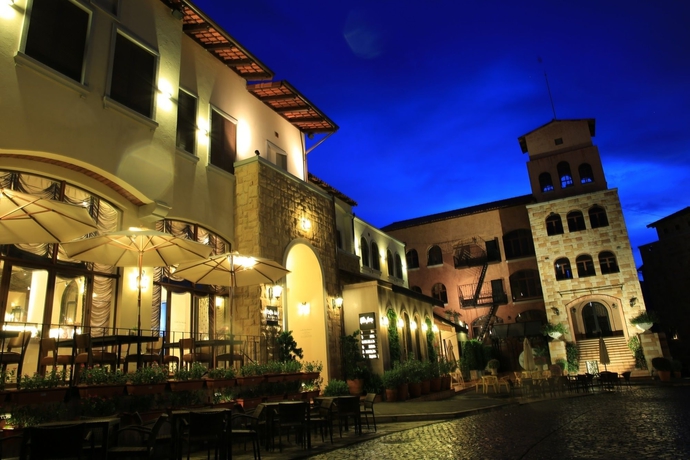 Imagen del bar/restaurante del Hotel Town Square Suites By Toscana Valley. Foto 9