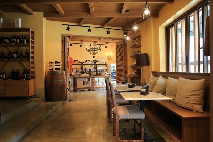 Imagen del bar/restaurante del Hotel Town Square Suites By Toscana Valley. Foto 10