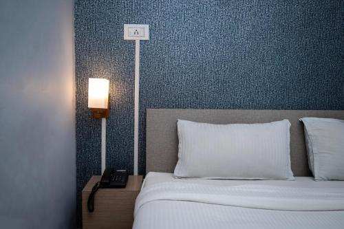 Imagen de la habitación del Hotel Town & Country Inn. Foto 11