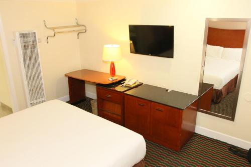 Imagen de la habitación del Hotel Town and Country Inn, Santa Maria. Foto 5