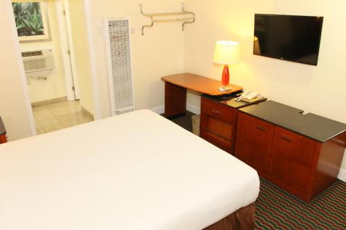Imagen general del Hotel Town and Country Inn, Santa Maria. Foto 1