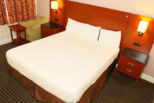 Imagen general del Hotel Town and Country Inn, Santa Maria. Foto 2