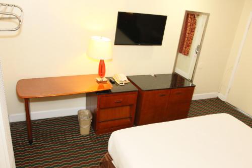 Imagen general del Hotel Town and Country Inn, Santa Maria. Foto 3