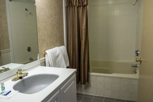 Imagen de la habitación del Hotel Town and Country Inn and Resort. Foto 4