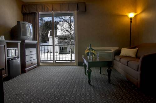 Imagen de la habitación del Hotel Town and Country Inn and Resort. Foto 5