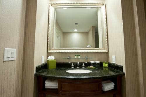 Imagen de la habitación del Hotel Town and Country Inn and Suites, Charleston. Foto 11