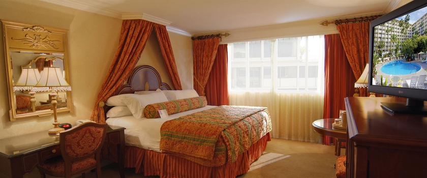 Imagen de la habitación del Hotel Town and Country San Diego. Foto 3