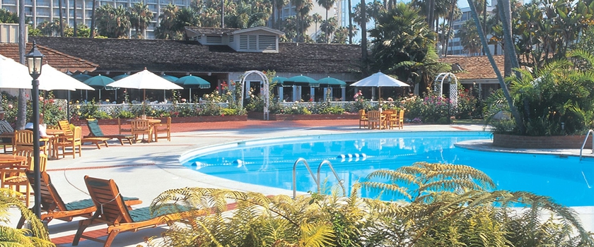 Imagen de la piscina del Hotel Town and Country San Diego. Foto 13