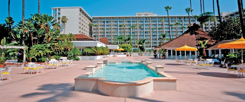 Imagen de la piscina del Hotel Town and Country San Diego. Foto 14