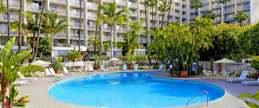 Imagen de la piscina del Hotel Town and Country San Diego. Foto 15