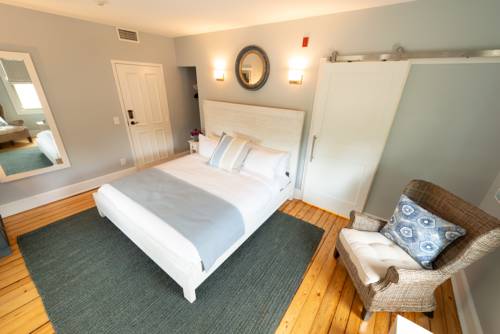 Imagen de la habitación del Hotel Town and Tide Inn. Foto 2