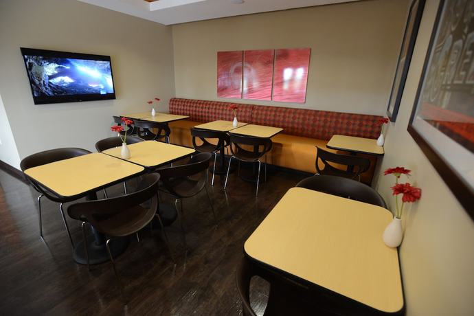 Imagen del bar/restaurante del Hotel TownePlace Suites Bowling Green. Foto 2