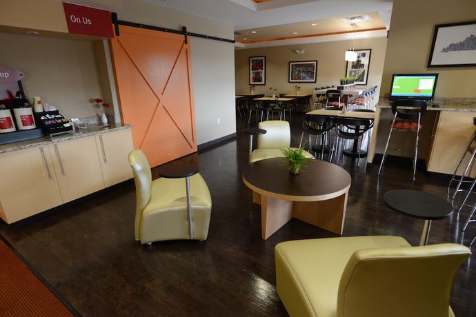 Imagen del bar/restaurante del Hotel TownePlace Suites Bowling Green. Foto 3