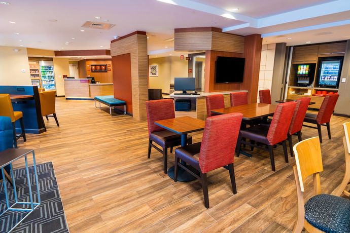 Imagen de los interiores del Hotel TownePlace Suites By Marriott Las Vegas Stadium District. Foto 19