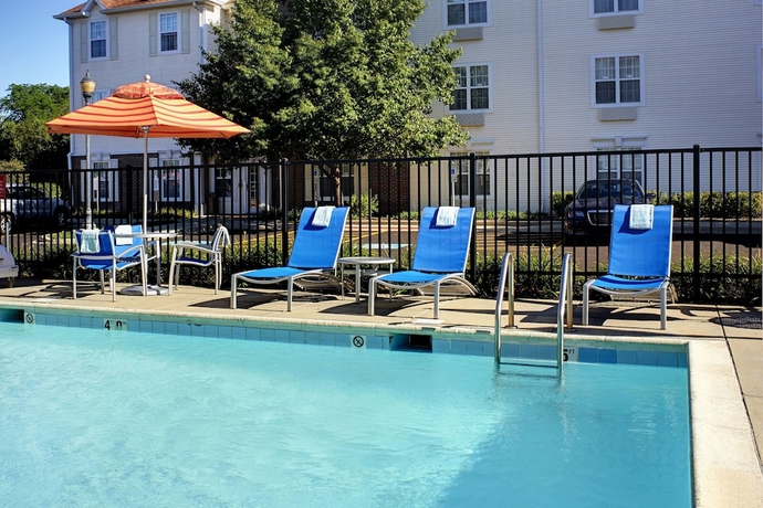 Imagen de la piscina del Hotel TownePlace Suites Chicago Elgin/West Dundee. Foto 16