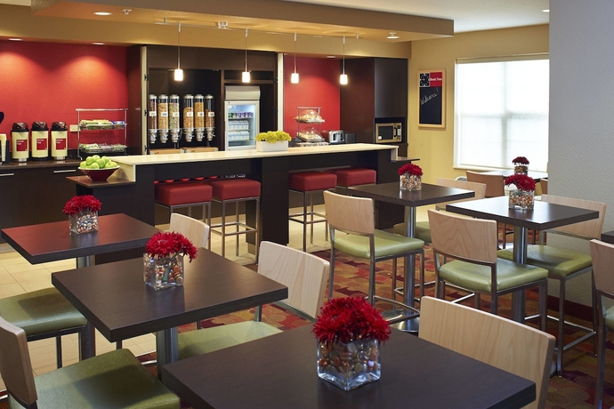 Imagen del bar/restaurante del Hotel TownePlace Suites Chicago Elgin/West Dundee. Foto 2