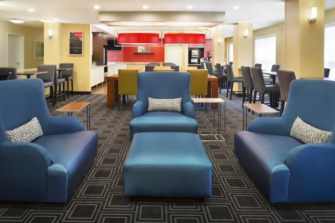 Imagen del bar/restaurante del Hotel TownePlace Suites Chicago Naperville. Foto 3