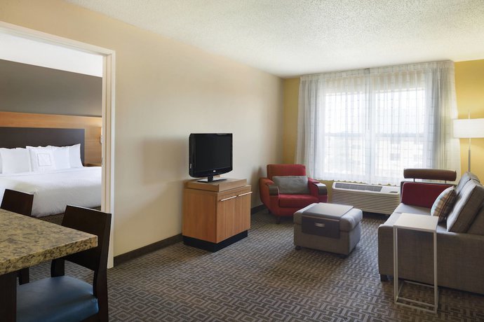 Imagen de la habitación del Hotel TownePlace Suites Chicago Naperville. Foto 10