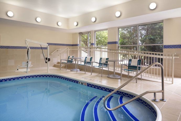 Imagen de la piscina del Hotel TownePlace Suites Chicago Naperville. Foto 19