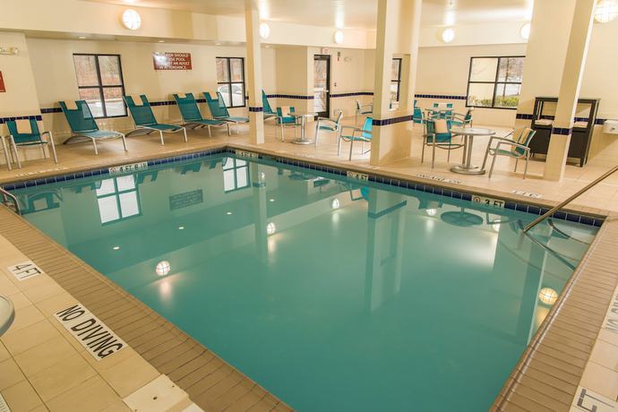 Imagen de la piscina del Hotel TownePlace Suites Erie. Foto 20