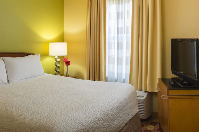 Imagen de la habitación del Hotel TownePlace Suites New Orleans Metairie. Foto 8