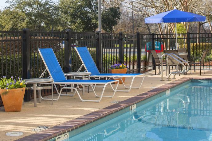 Imagen de la piscina del Hotel TownePlace Suites New Orleans Metairie. Foto 20
