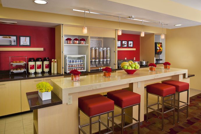 Imagen del bar/restaurante del Hotel TownePlace Suites New Orleans Metairie. Foto 2