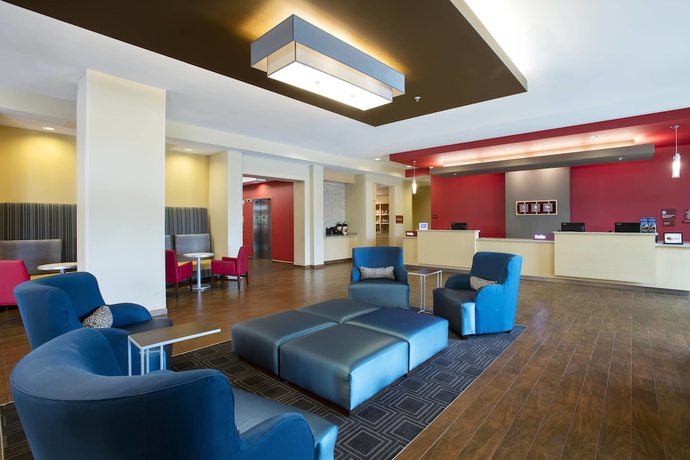 Imagen de los interiores del Hotel TownePlace Suites Orlando at FLAMINGO CROSSINGS® Town Center/Western Entrance. Foto 20