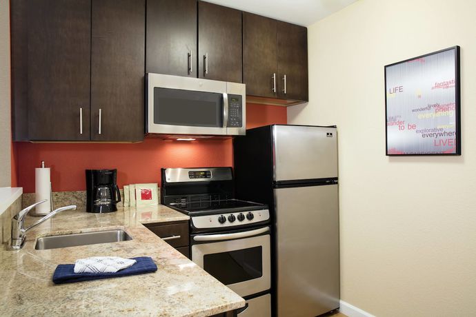 Imagen de la habitación del Hotel TownePlace Suites Orlando at FLAMINGO CROSSINGS® Town Center/Western Entrance. Foto 15