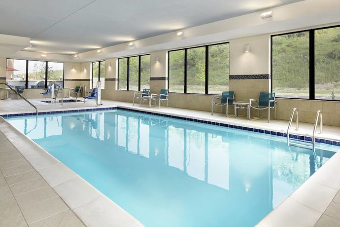 Imagen de la piscina del Hotel TownePlace Suites Pittsburgh Airport/Robinson Township. Foto 19
