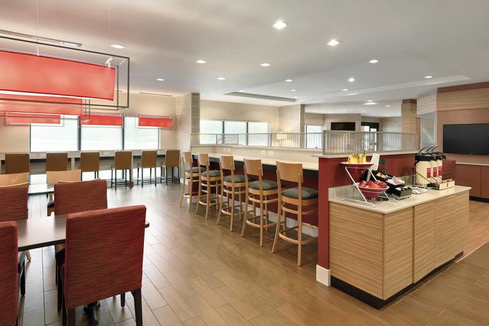 Imagen del bar/restaurante del Hotel TownePlace Suites Pittsburgh Airport/Robinson Township. Foto 2