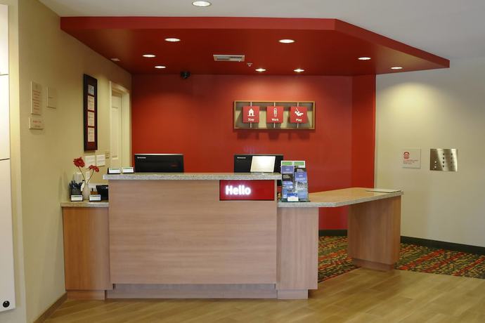Imagen de los interiores del Hotel TownePlace Suites Redding. Foto 6