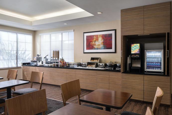 Imagen del bar/restaurante del Hotel TownePlace Suites San Diego Carlsbad/Vista. Foto 2