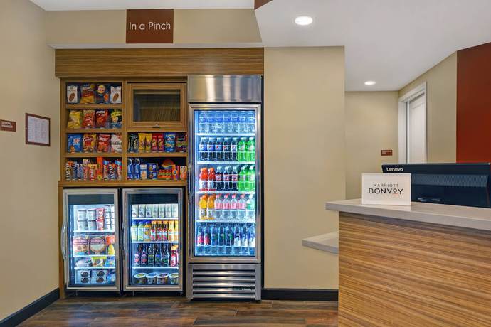 Imagen de los interiores del Hotel TownePlace Suites Sarasota Bradenton West. Foto 14