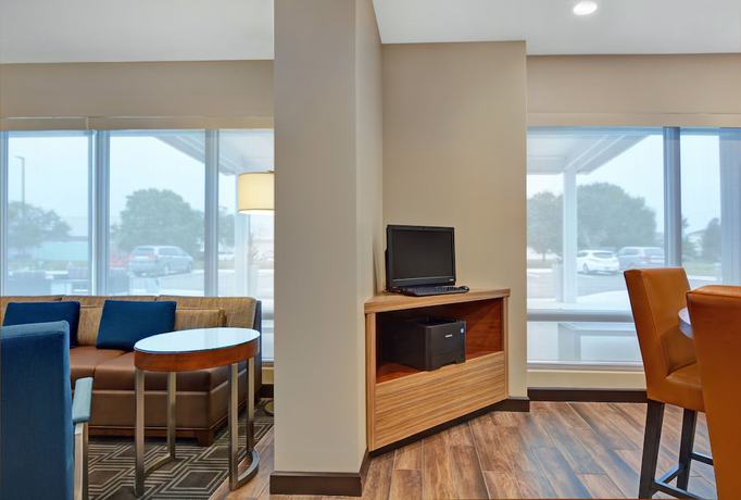Imagen de los interiores del Hotel TownePlace Suites Sarasota Bradenton West. Foto 18