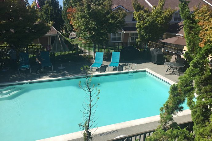 Imagen de la piscina del Hotel TownePlace Suites Seattle Everett/Mukilteo. Foto 16