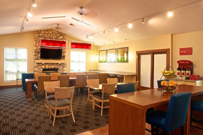 Imagen del bar/restaurante del Hotel TownePlace Suites Seattle Everett/Mukilteo. Foto 4