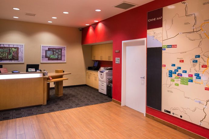 Imagen de los interiores del Hotel TownePlace Suites Thousand Oaks Ventura County. Foto 17