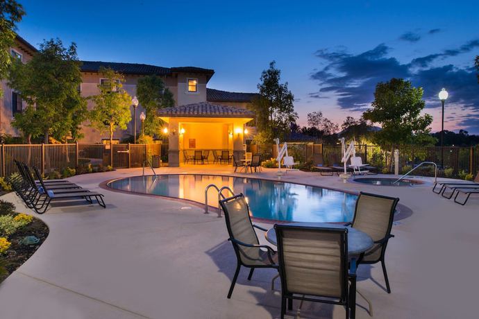 Imagen de la piscina del Hotel TownePlace Suites Thousand Oaks Ventura County. Foto 18