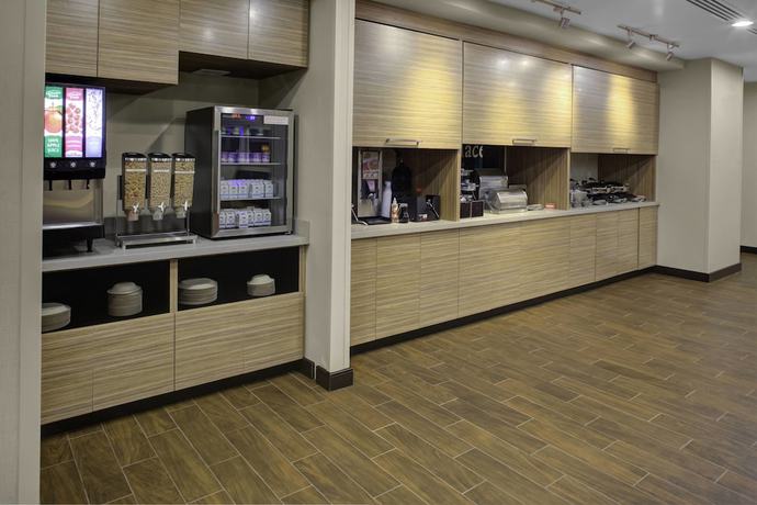 Imagen del bar/restaurante del Hotel TownePlace Suites by Marriott Albany. Foto 8