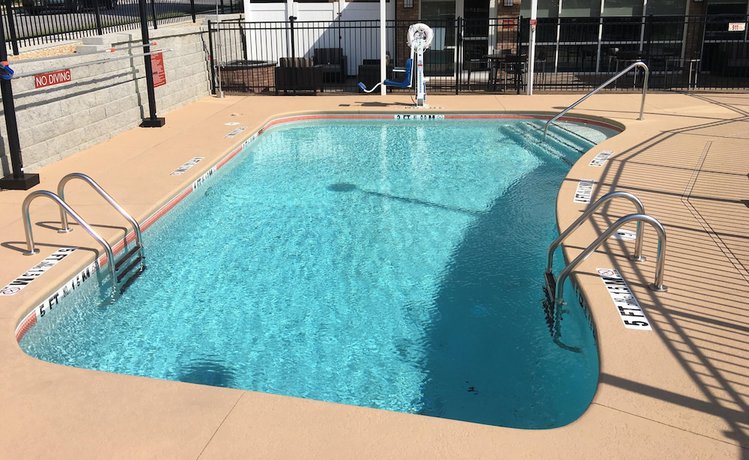 Imagen de la piscina del Hotel TownePlace Suites by Marriott Atlanta Lawrenceville. Foto 19