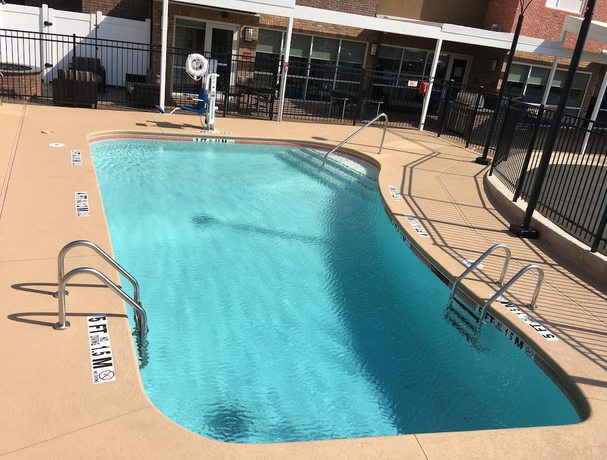 Imagen de la piscina del Hotel TownePlace Suites by Marriott Atlanta Lawrenceville. Foto 20