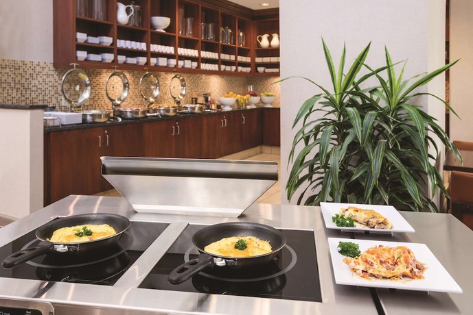 Imagen del bar/restaurante del Hotel TownePlace Suites by Marriott Charlotte LoSo Airport. Foto 4